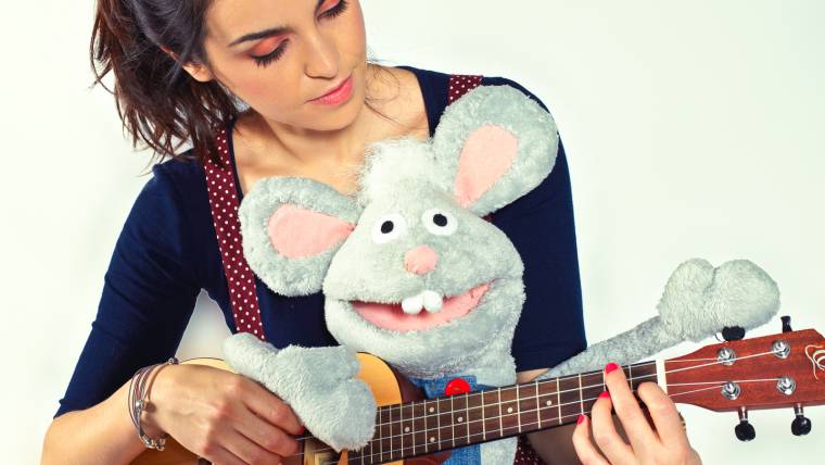 Ismael Serrano y Jimena Ruiz Echazu presentan su concierto de Navidad ‘Emma y Oliverio’